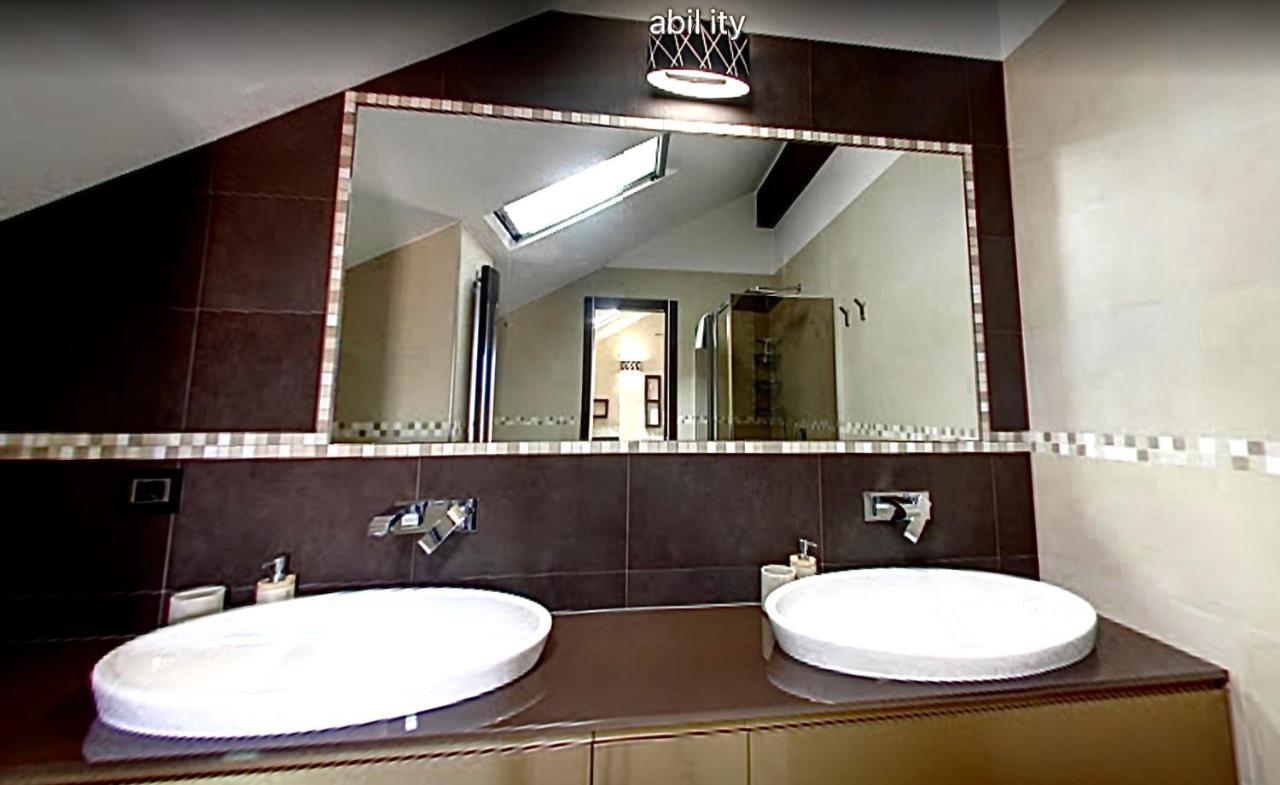 Borgo Manzoni - Charming House Hotel Роцано Екстериор снимка