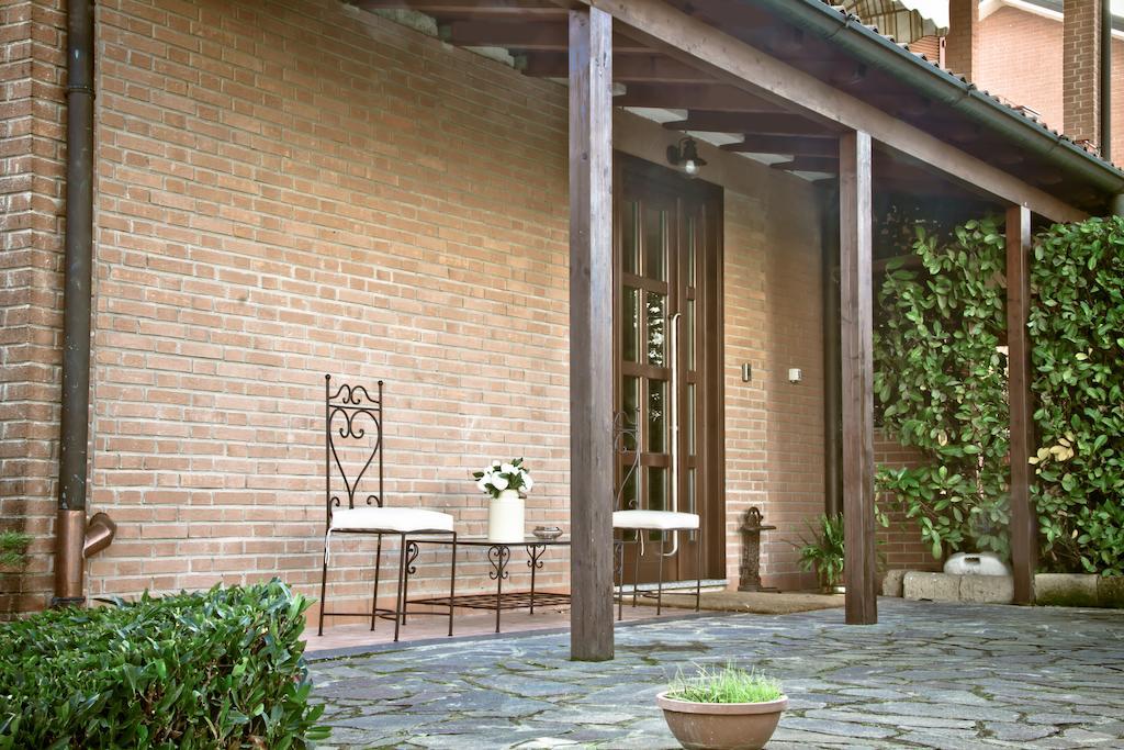 Borgo Manzoni - Charming House Hotel Роцано Екстериор снимка