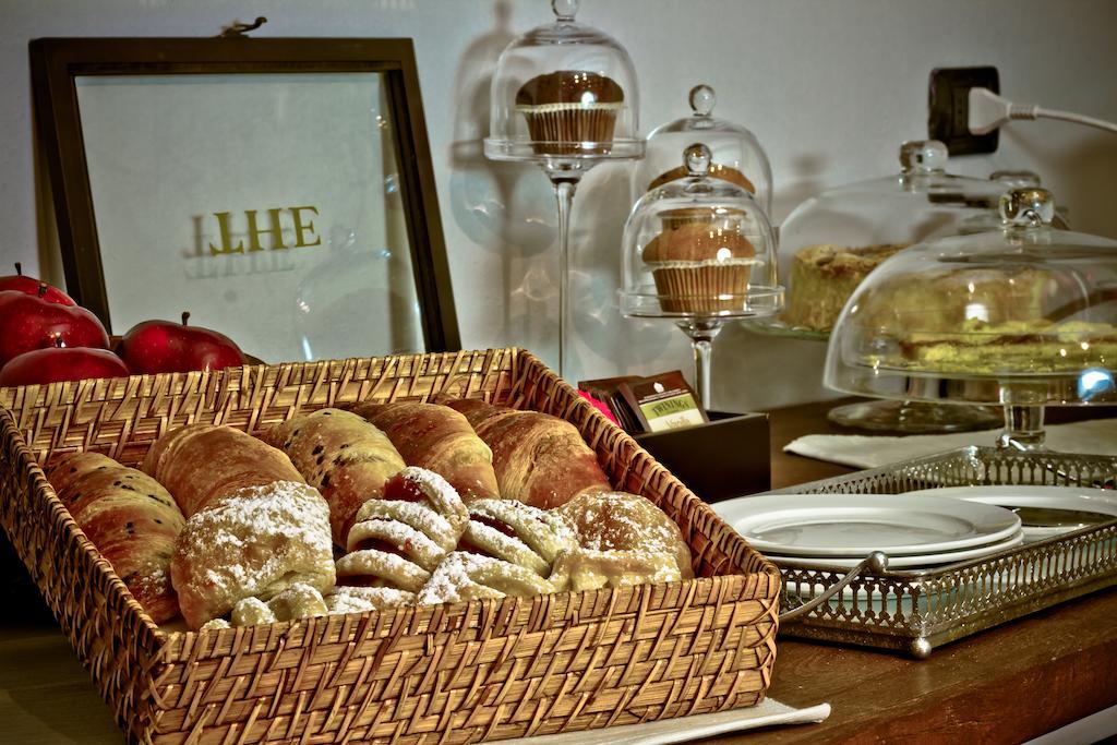Borgo Manzoni - Charming House Hotel Роцано Екстериор снимка